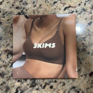 SKIMS sculpting Bra Never Worn Size S/M in Clay